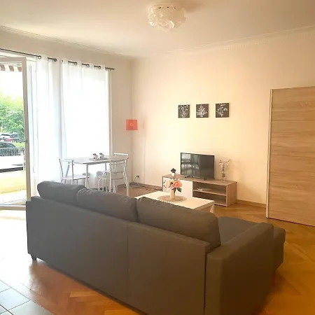 Fully Furnished Down Town Appartamento