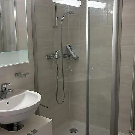 Fully Furnished Down Town *
